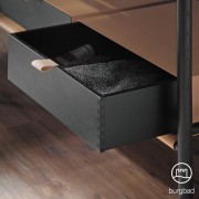 Тумба с керамическим умывальником Burgbad Mya, керамическая столешница с 1 отверстием под смеситель, 1 полка, 1 ящик с отделкой из черной кожи и массива дуба, 650х505х900 мм, цвет керамики - черный матовый, массив дуба цвет черный